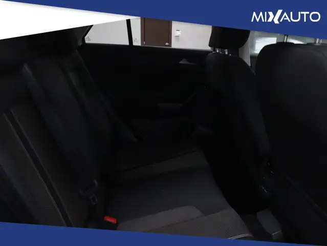 Volkswagen T-Roc view 15