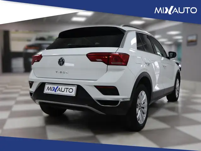Volkswagen T-Roc view 5