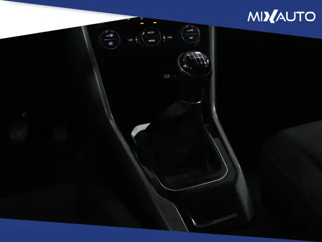 Volkswagen T-Roc view 14