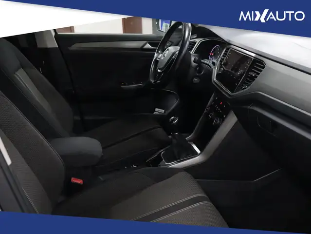 Volkswagen T-Roc view 13