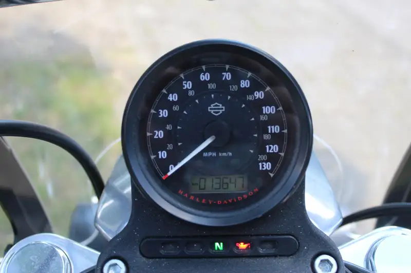 Harley-Davidson Sportster 883 - foto 8