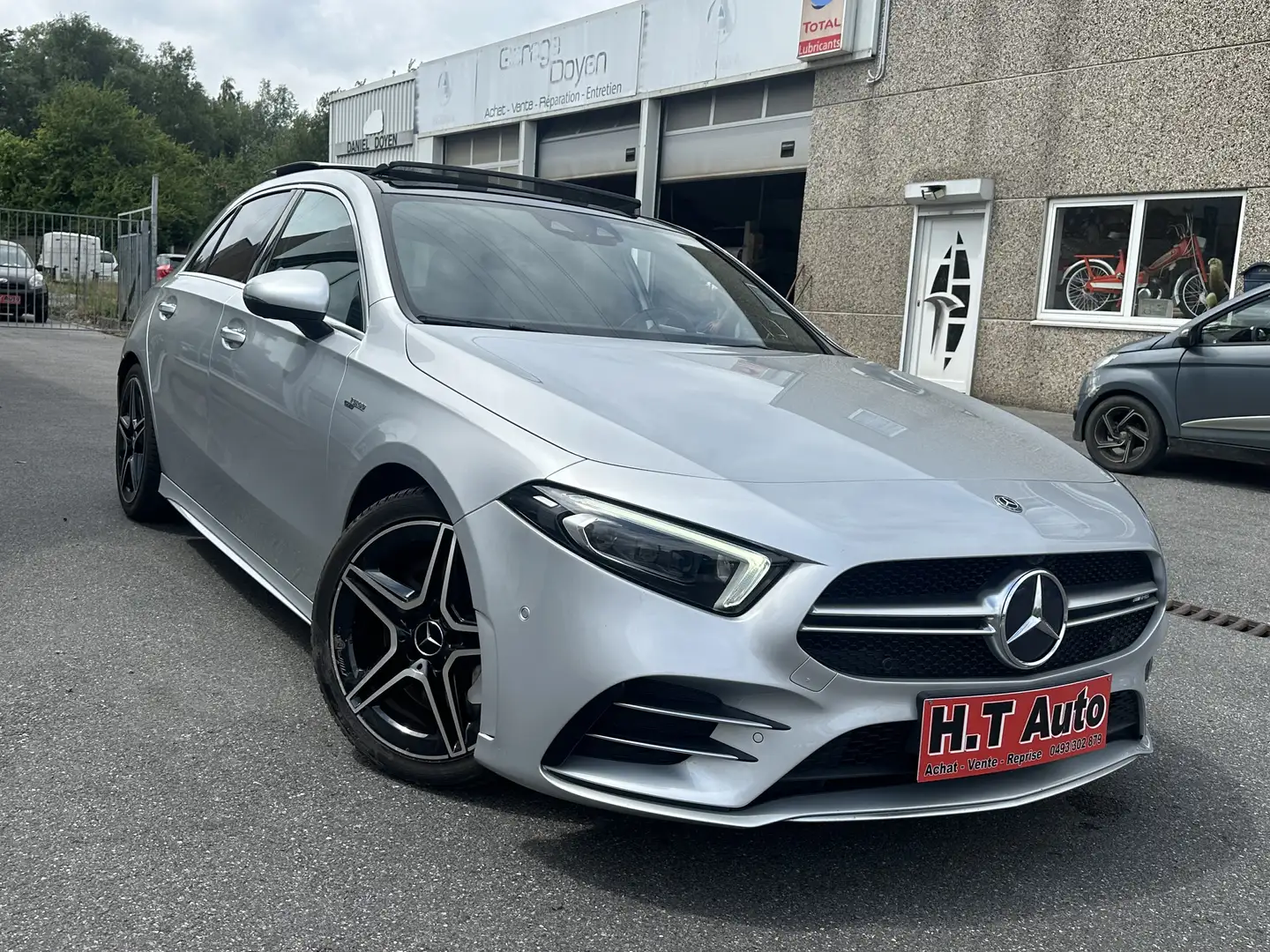 Mercedes-Benz A 35 AMG 4-Matic/Etat neuf/Full options/Toit pano/Led Grijs - 2