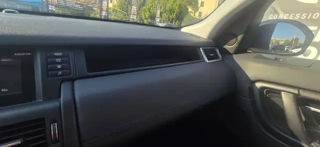 Land Rover Discovery Sport view 15