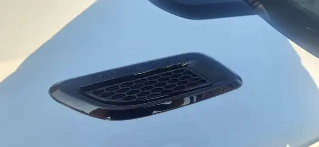 Land Rover Discovery Sport view 8