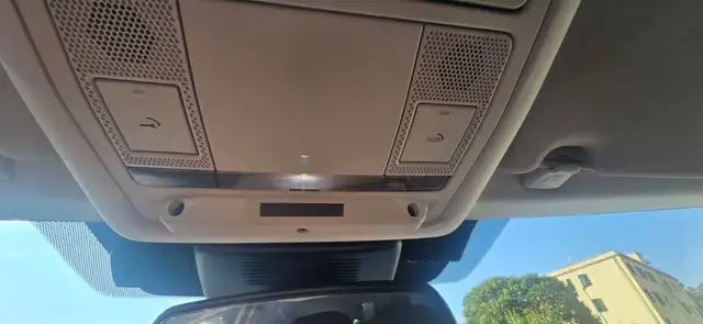 Land Rover Discovery Sport view 14