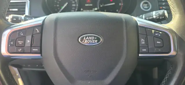 Land Rover Discovery Sport view 13