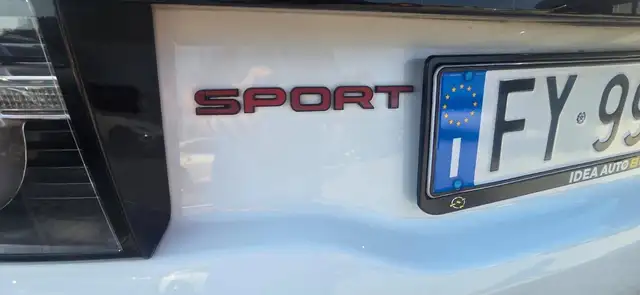 Land Rover Discovery Sport view 7