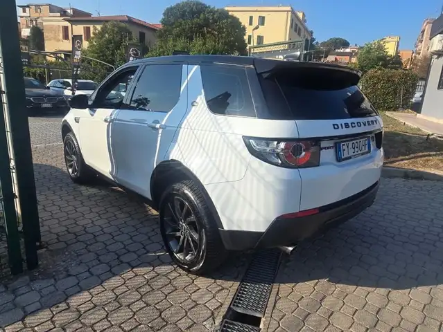 Land Rover Discovery Sport view 6