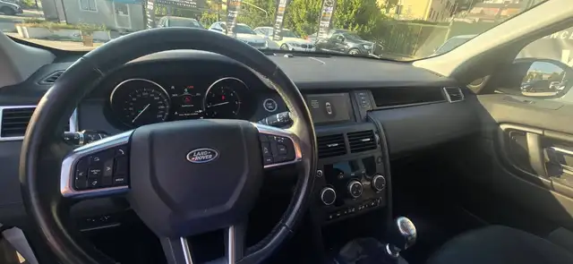Land Rover Discovery Sport view 12