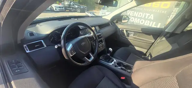 Land Rover Discovery Sport view 11