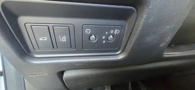 Land Rover Discovery Sport view 25