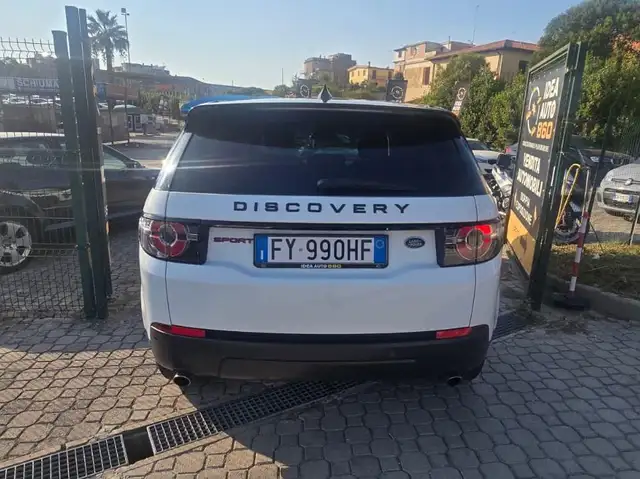 Land Rover Discovery Sport view 5