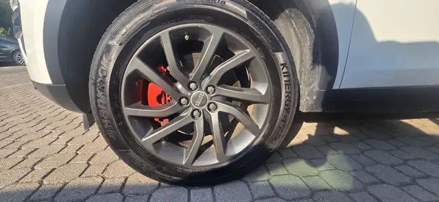 Land Rover Discovery Sport view 10