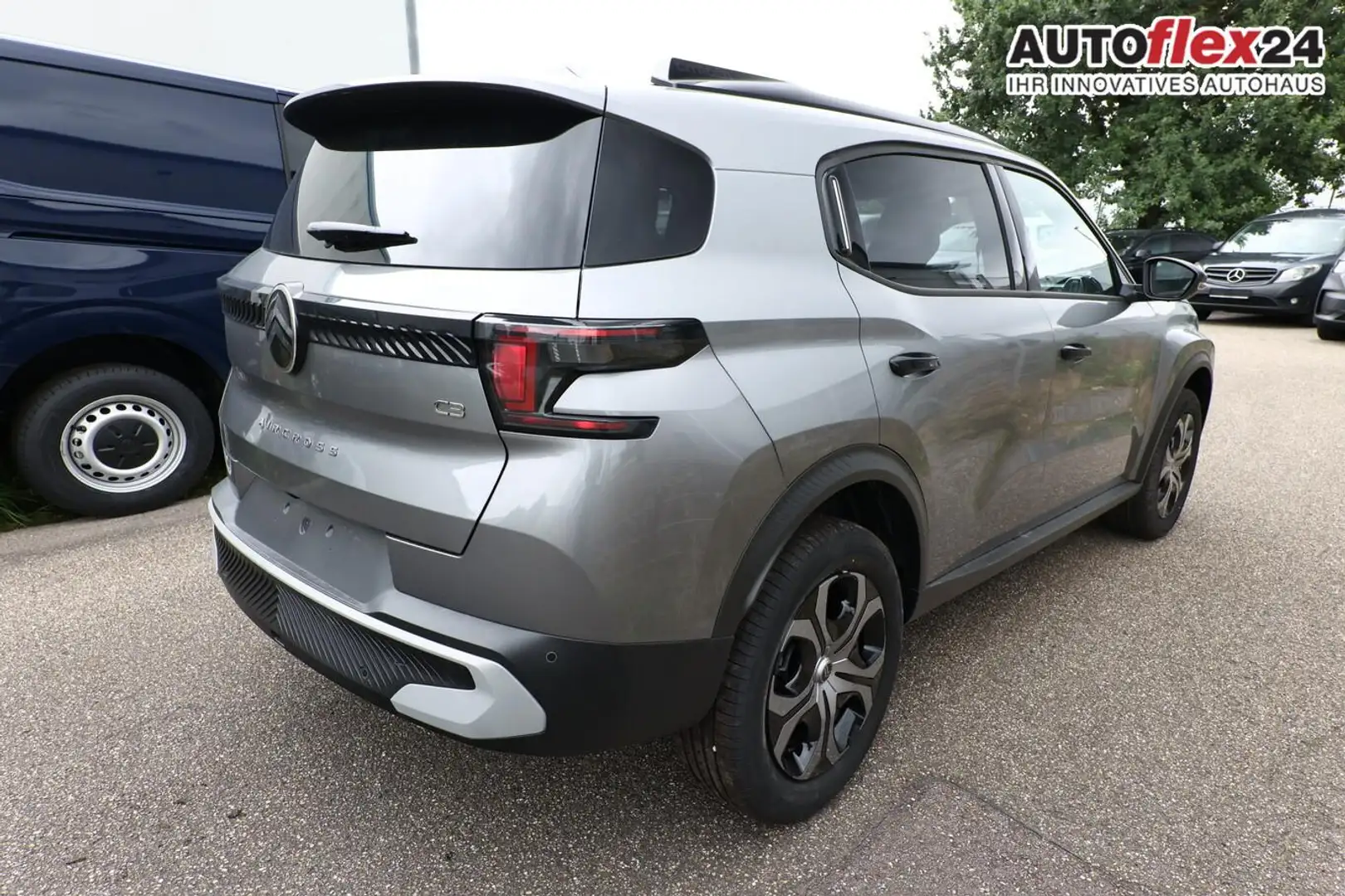 Citroen C3 Aircross PLUS MHEV 145 eDSC6 SHZ Kam CarP LED 106 kW (14... Grau - 2