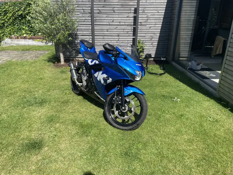 Suzuki GSX-R 125 - foto 2