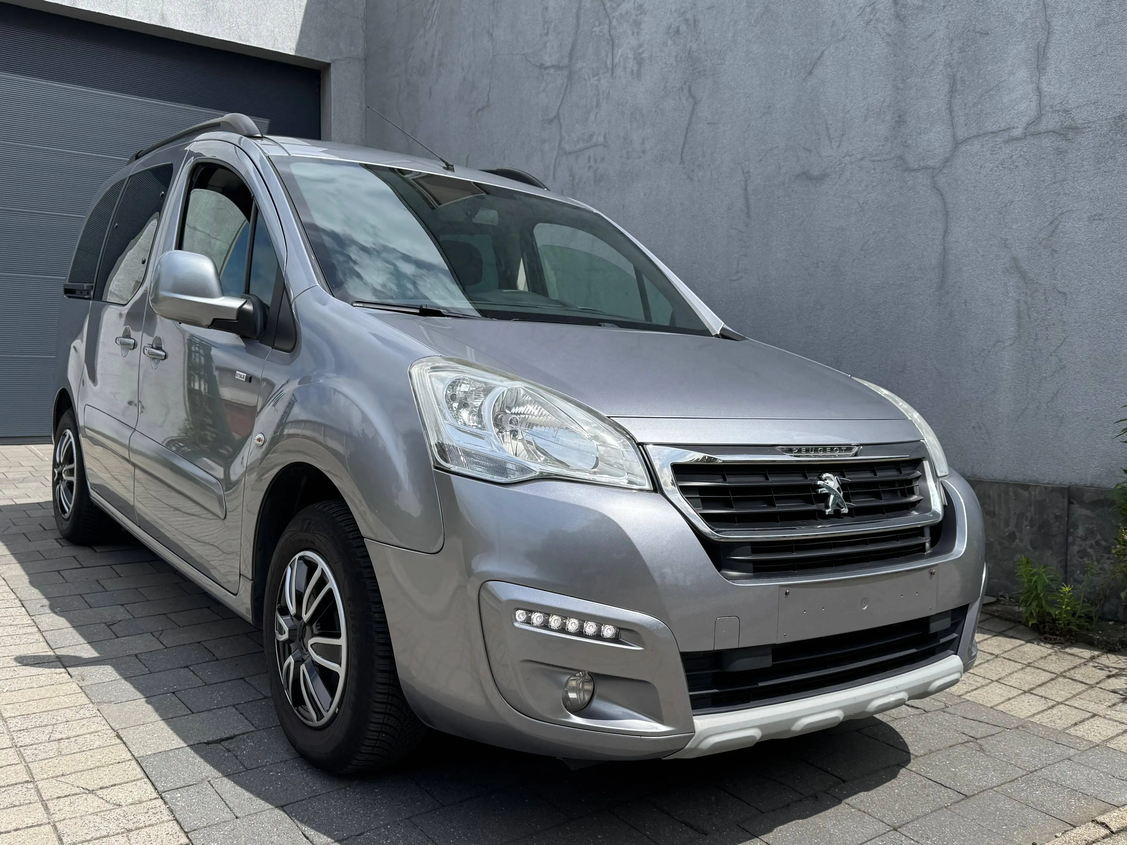Peugeot Partner 1.2 PureTech Style S AIRCO 5 PLTS AIRCO — photo 4