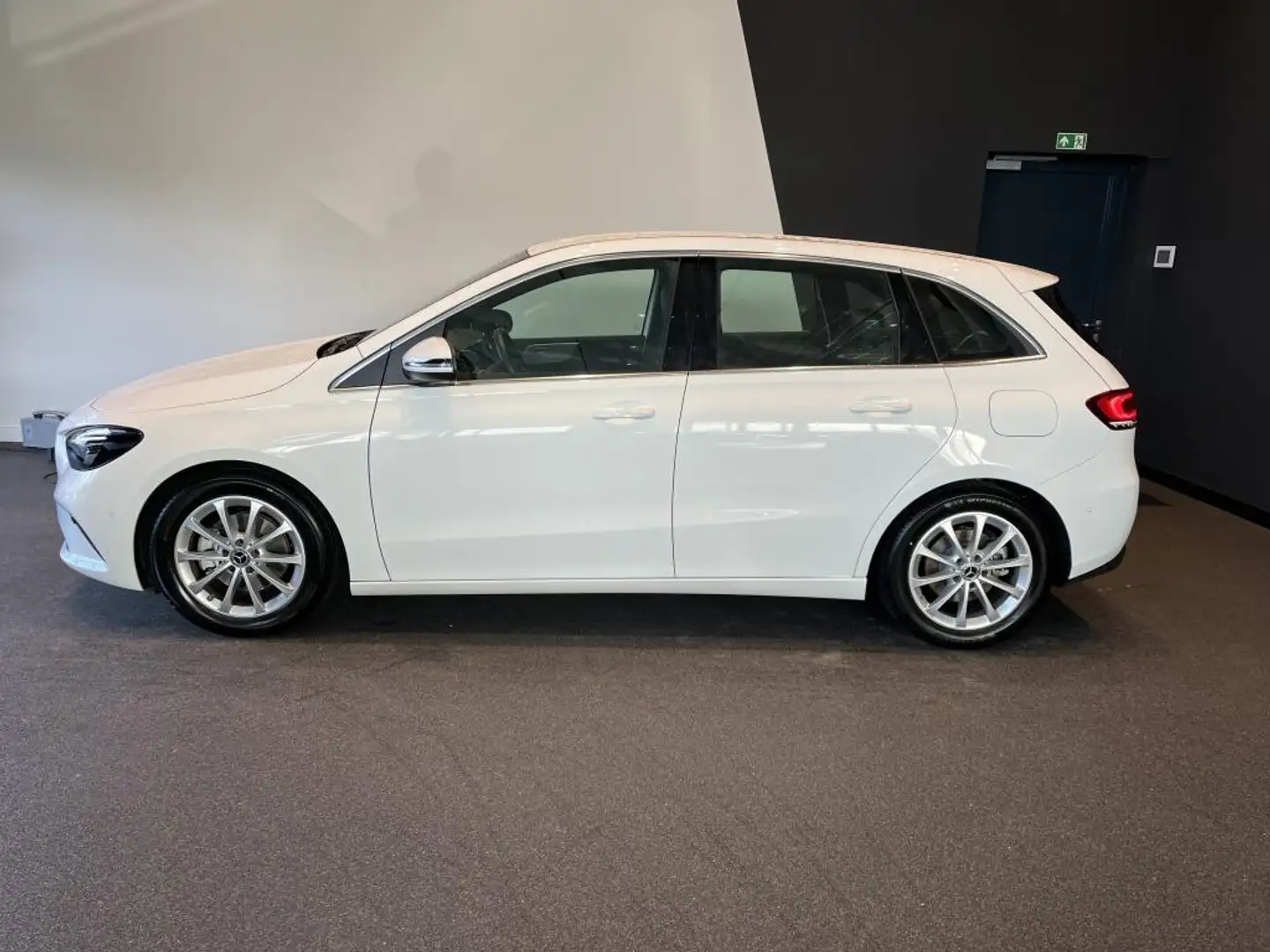 Mercedes-Benz B 200 Progressive +Navi+MBUX+LED+SHZ+DAB+CarPlay Bílá - 2