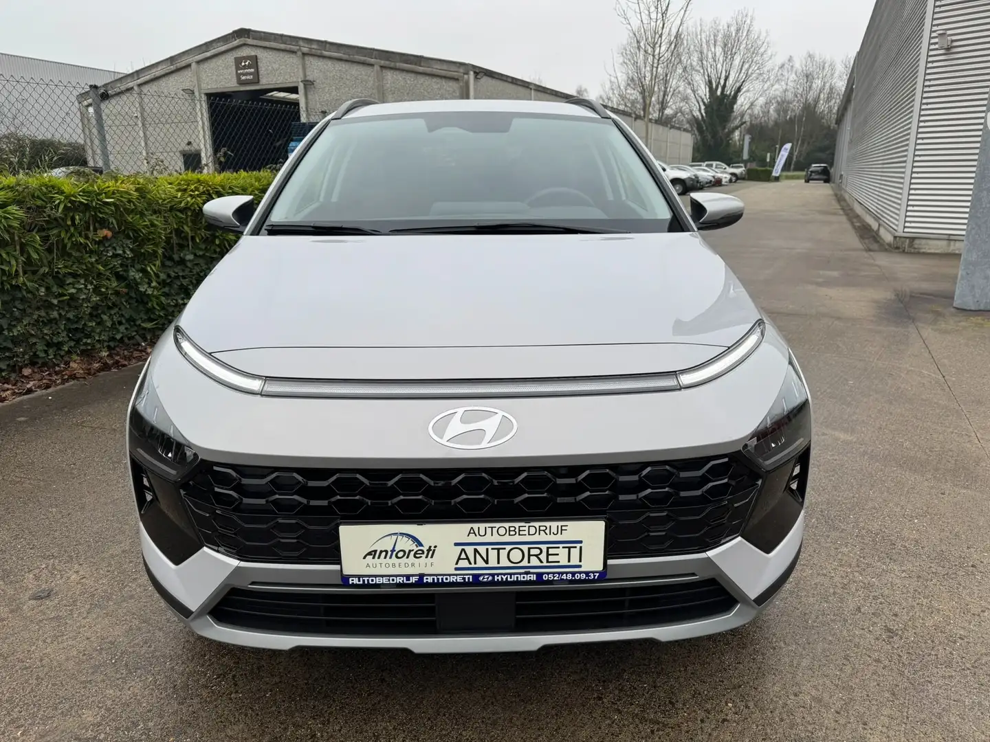 Hyundai BAYON 1.0 T-GDi Sky DCT FULL OPTION Gris - 2