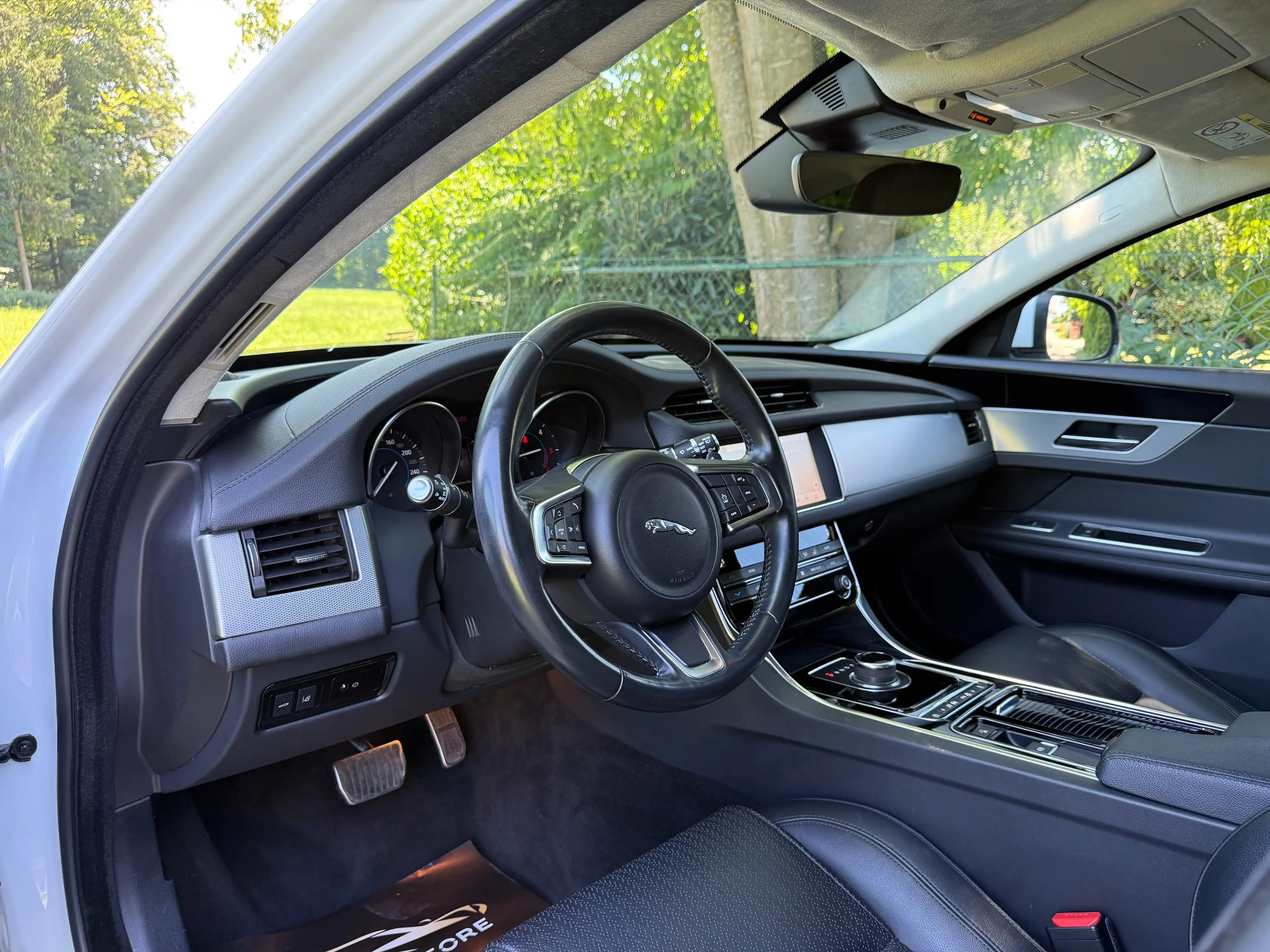 Jaguar XF Sportbrake 20d AWD Prestige Aut.*Mega-Ausstattung* — photo 9