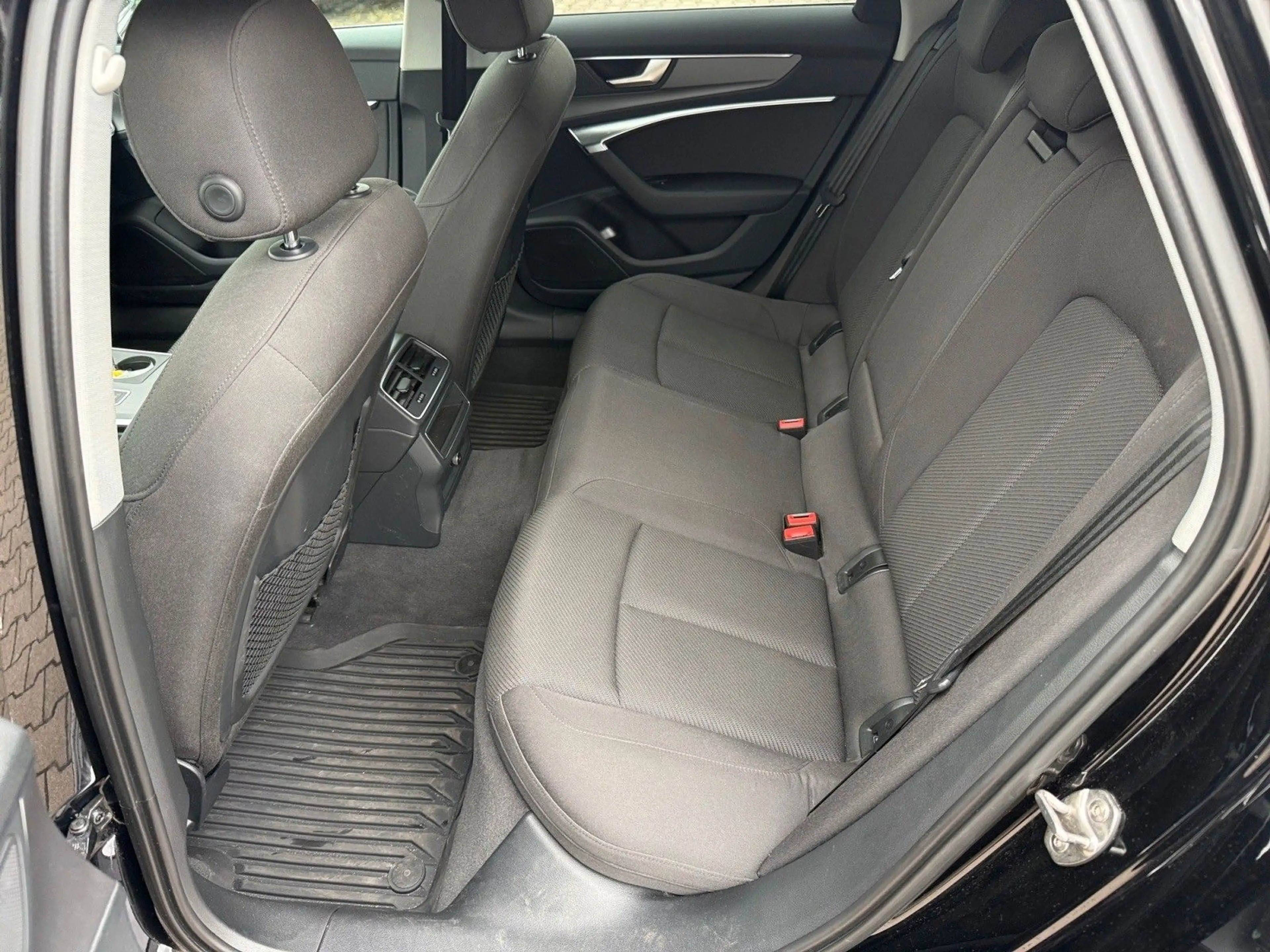 Audi A6 Avant 40 TDI — photo 15
