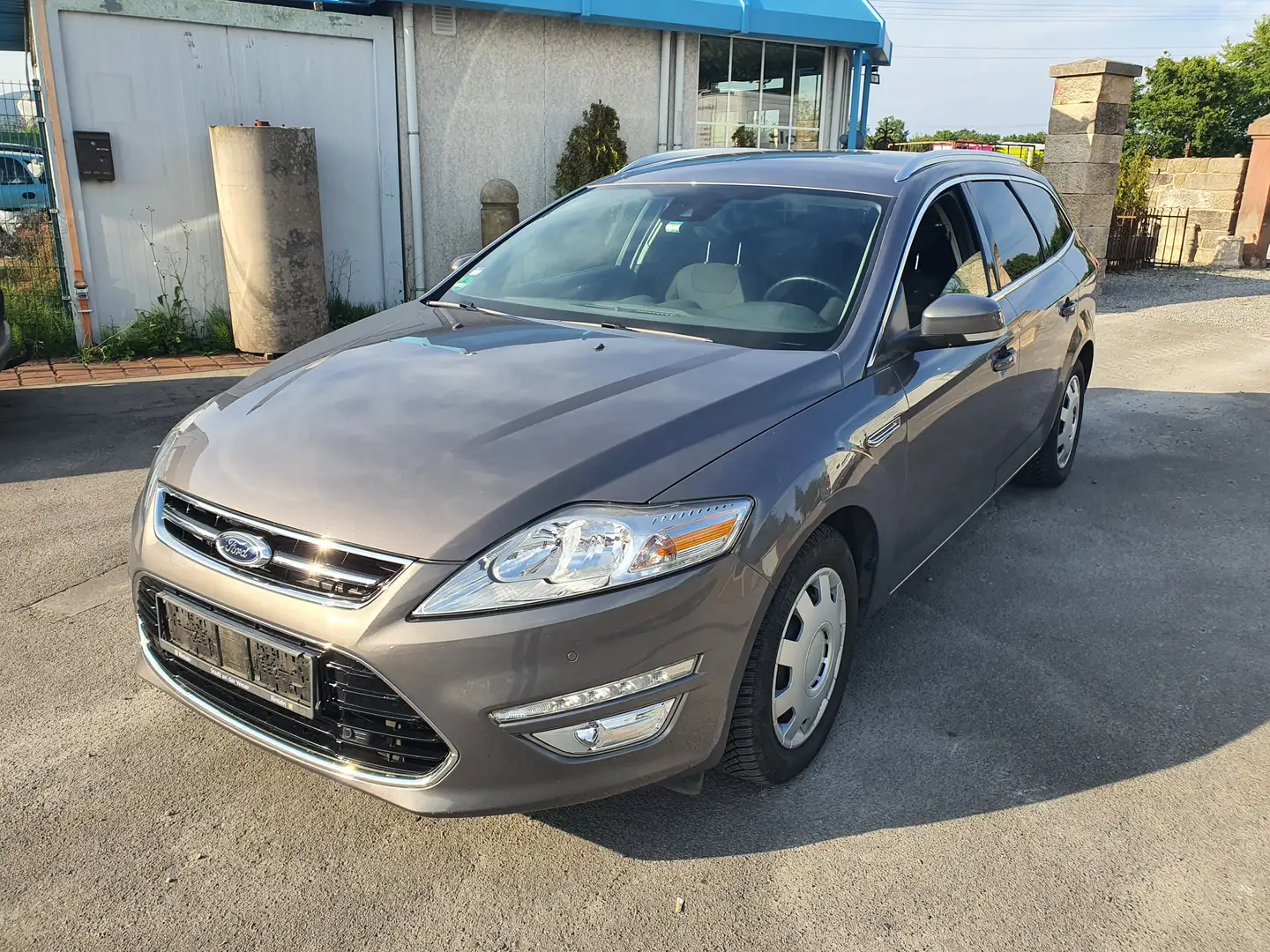 Ford Mondeo Turnier 2.0 TDCi Aut. Titanium tuv 5,27 Grau - 1