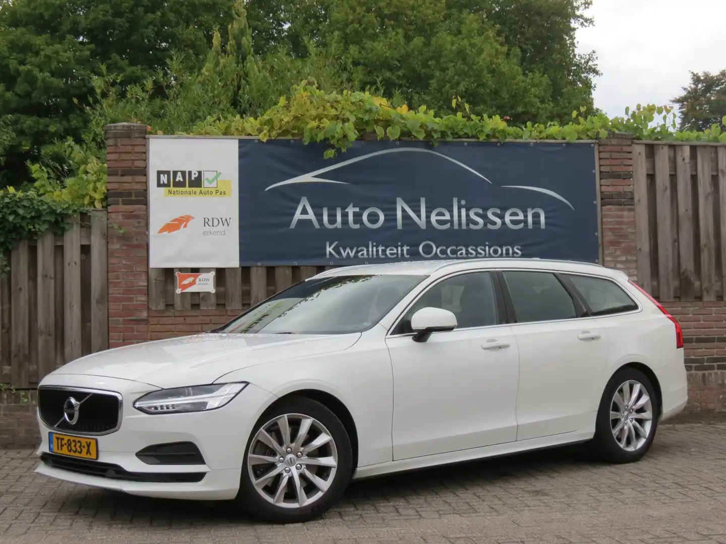 Volvo V90 2.0 T4 Momentum AUTOMAAT | DEALER ONDERHOUDEN | NI Blanc - 1