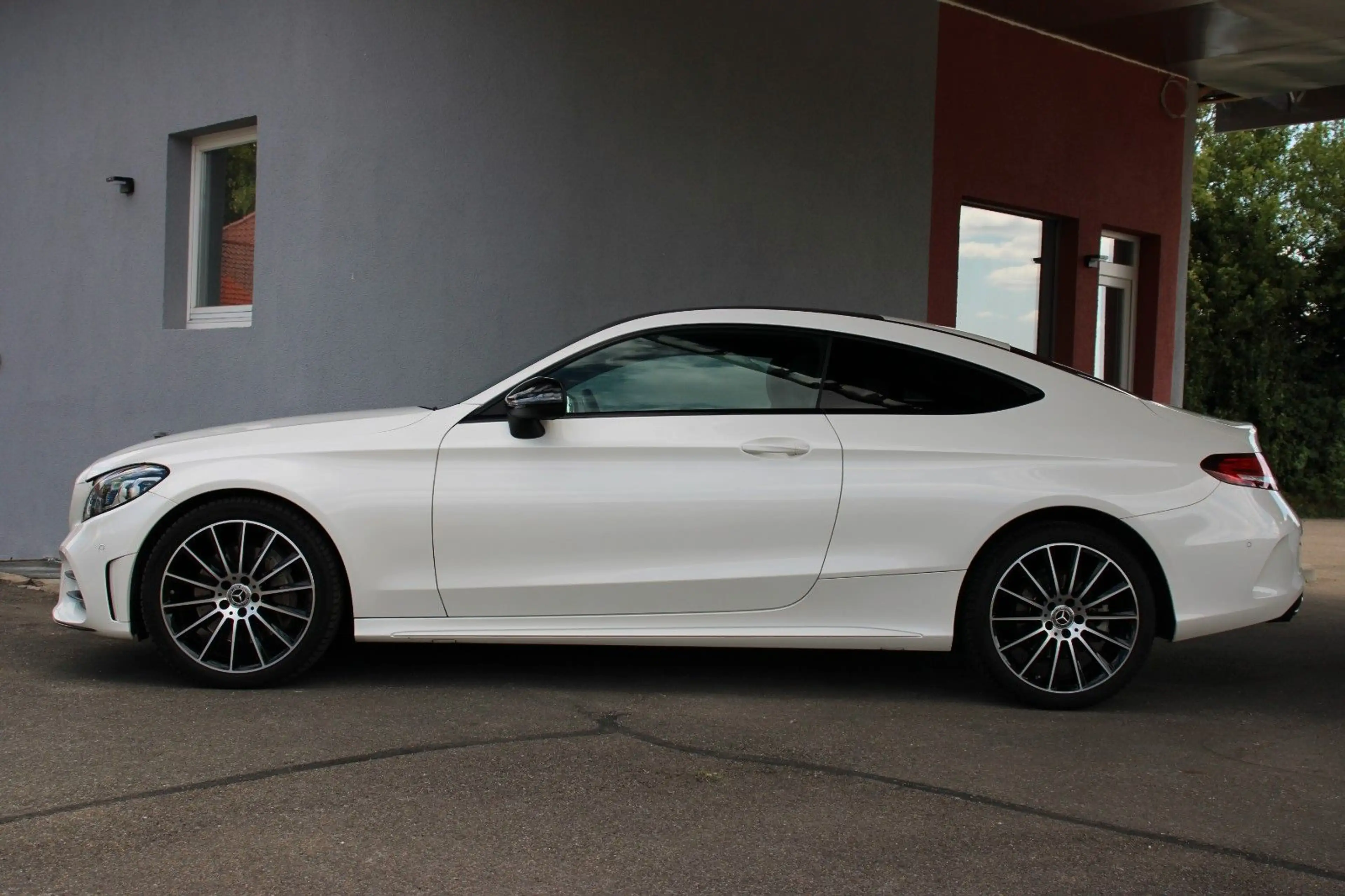 Mercedes-Benz C 400 Coupe 4Matic *AMG-Line*Burmester*Pano*Mult — photo 3