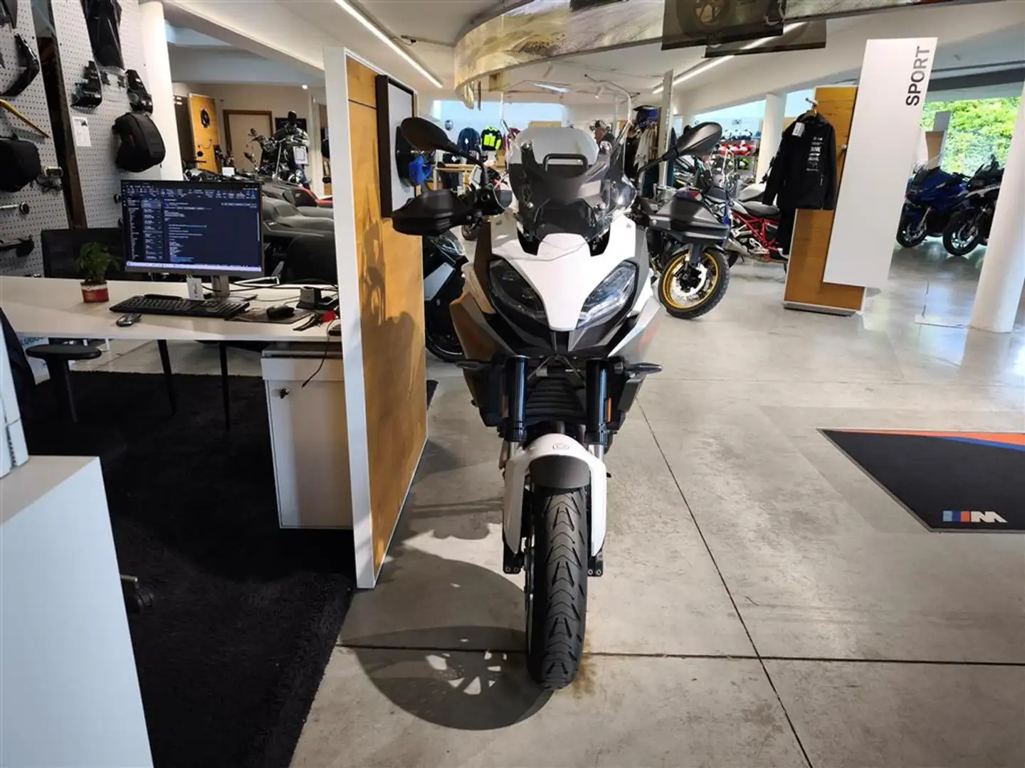 BMW F 900 XR 0 - 2