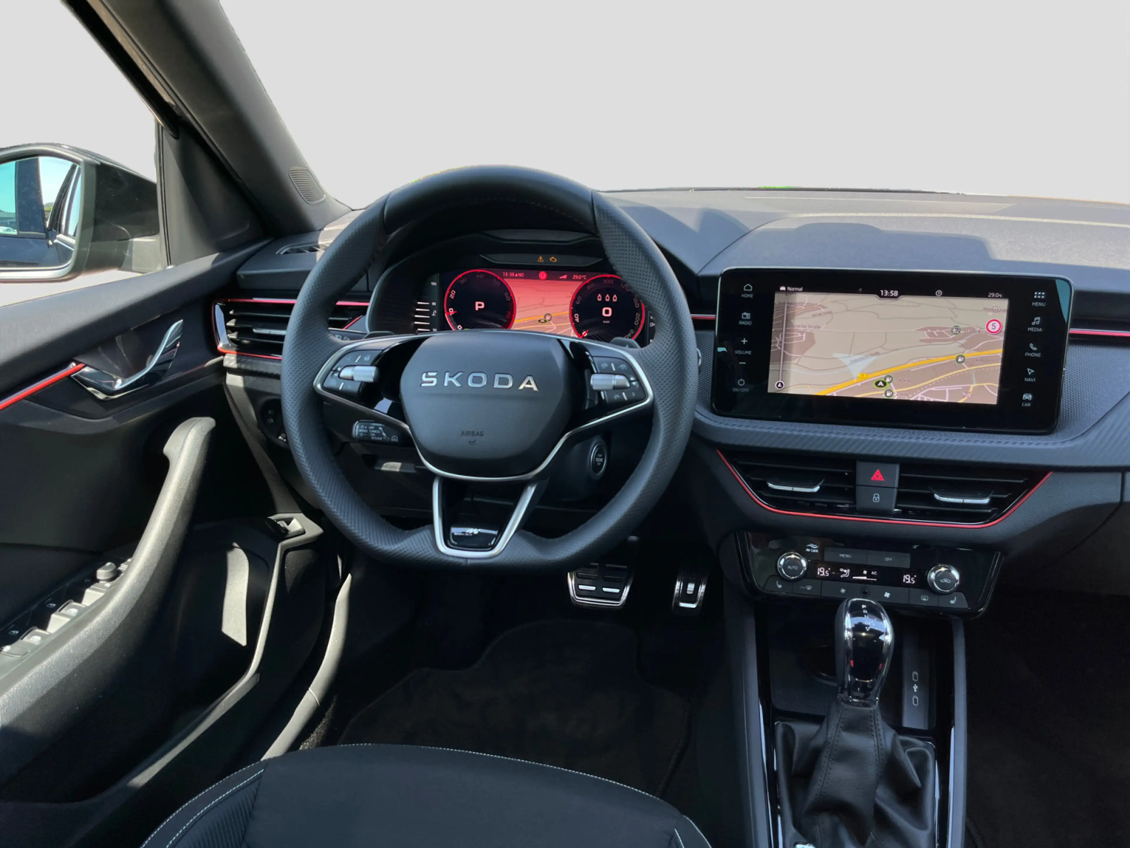 Skoda Kamiq Monte Carlo 1,5TSI Komfort Plus AHK ACC — photo 6