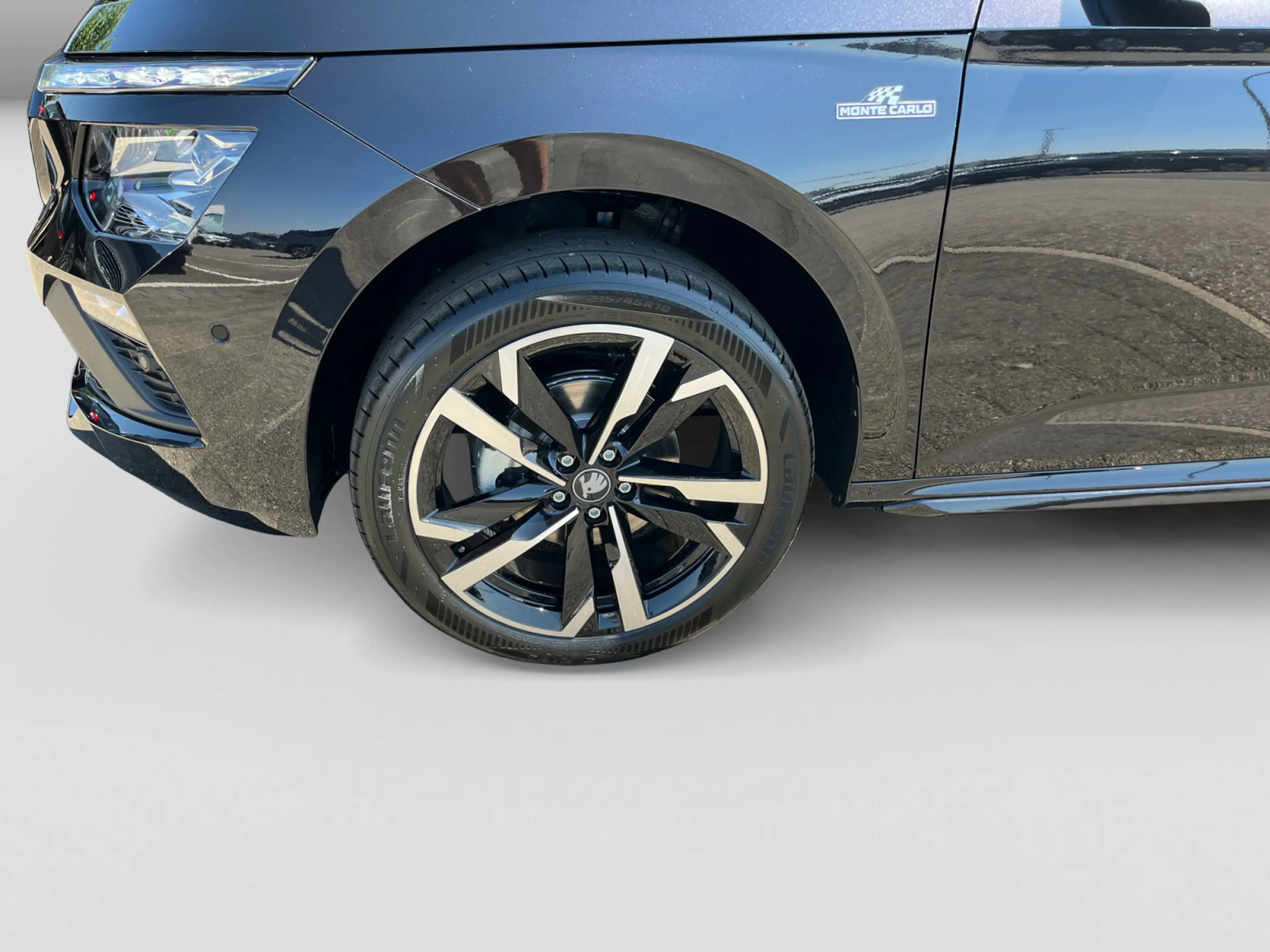 Skoda Kamiq Monte Carlo 1,5TSI Komfort Plus AHK ACC — photo 5