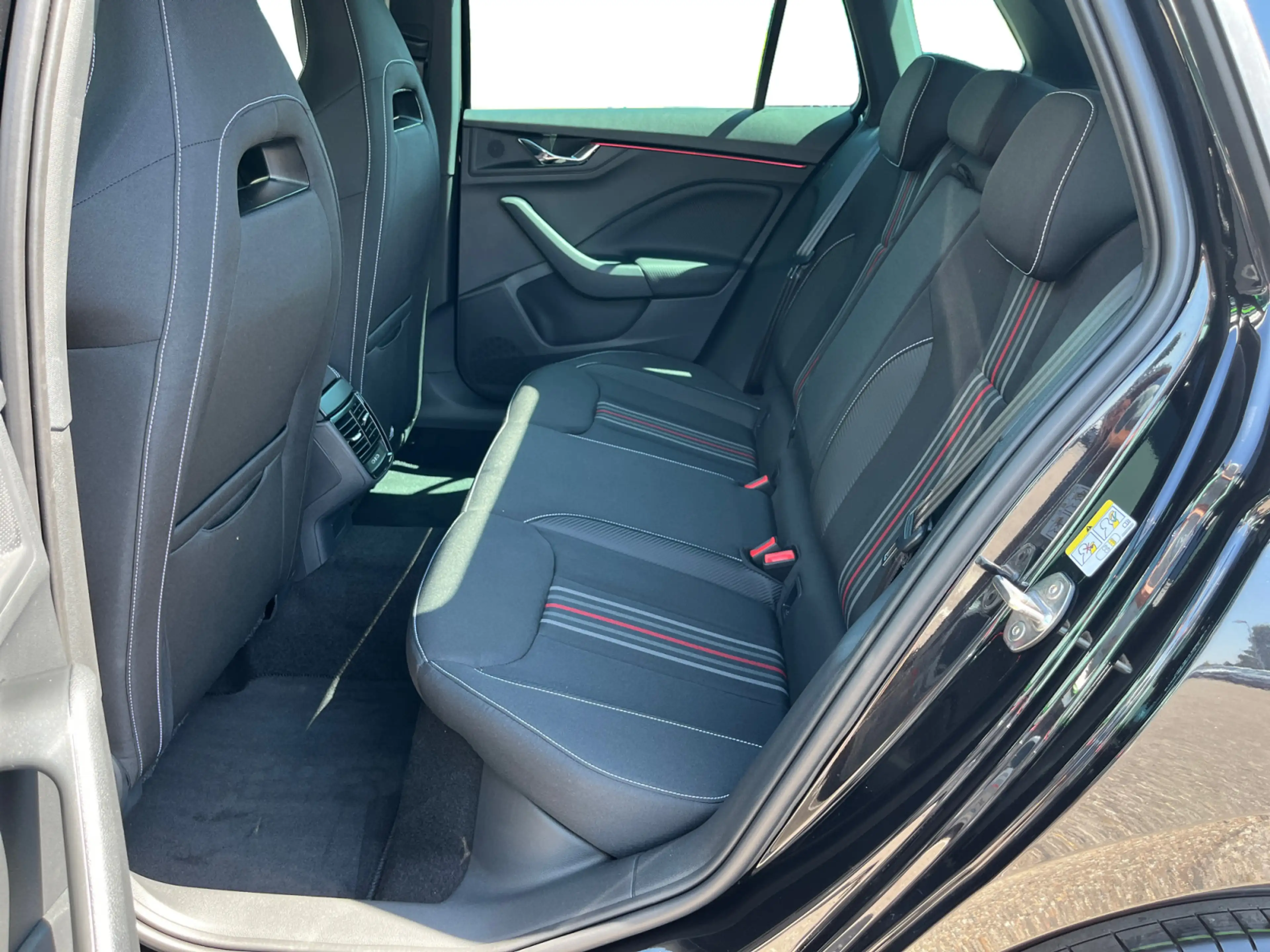 Skoda Kamiq Monte Carlo 1,5TSI Komfort Plus AHK ACC — photo 11