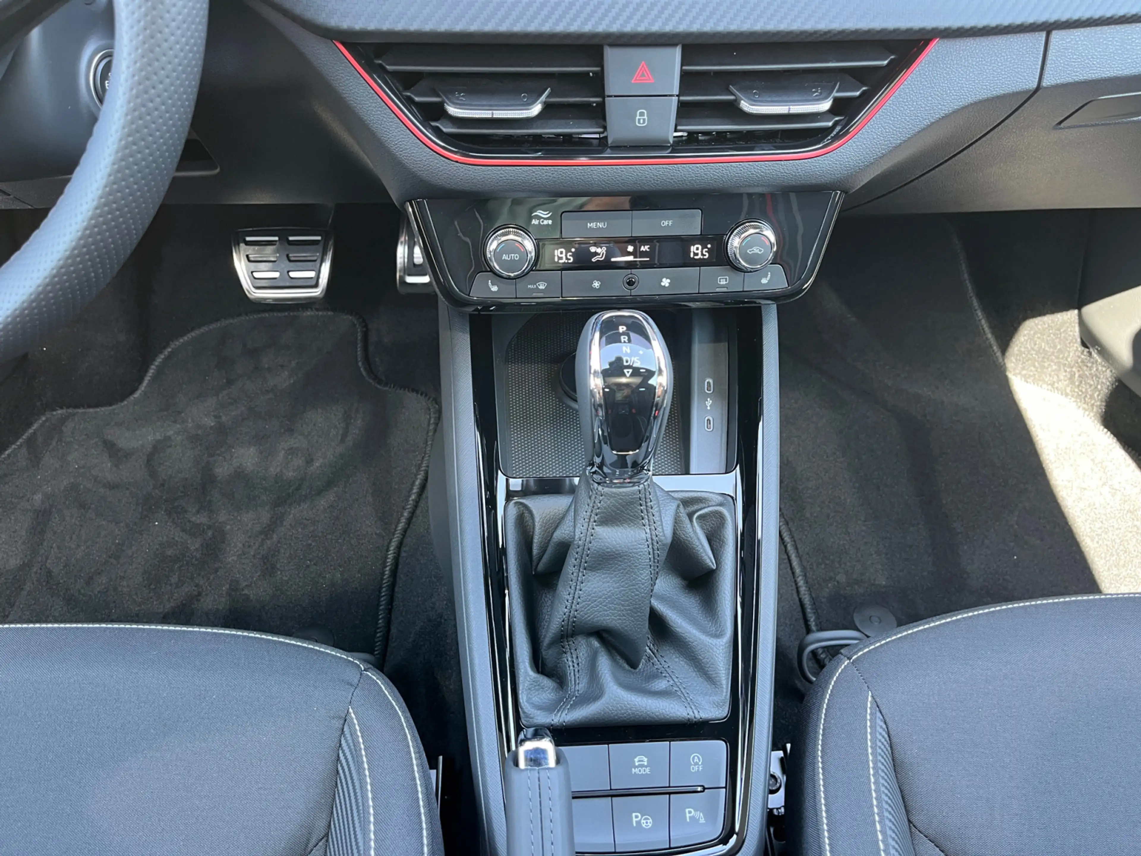 Skoda Kamiq Monte Carlo 1,5TSI Komfort Plus AHK ACC — photo 8