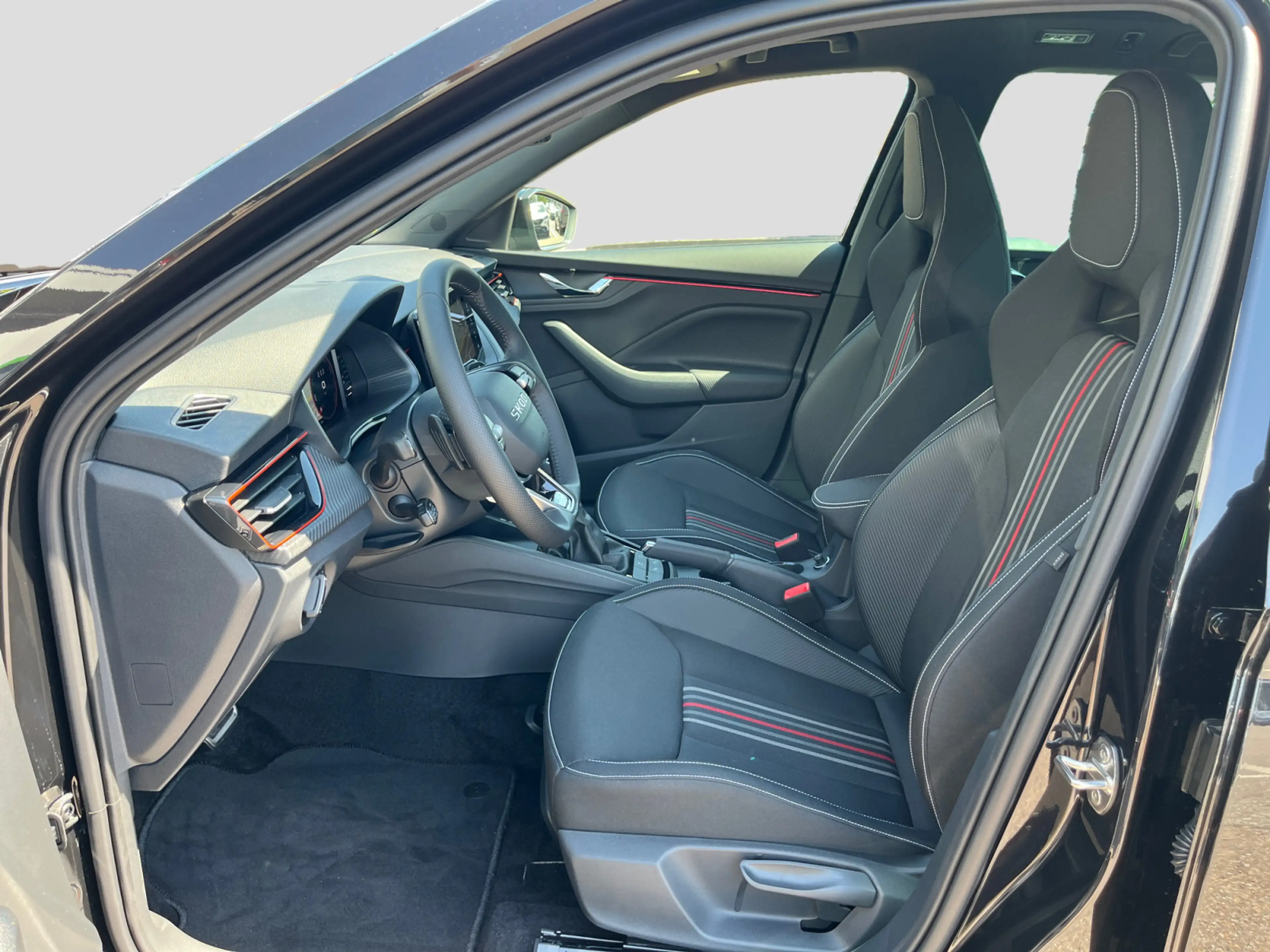 Skoda Kamiq Monte Carlo 1,5TSI Komfort Plus AHK ACC — photo 10