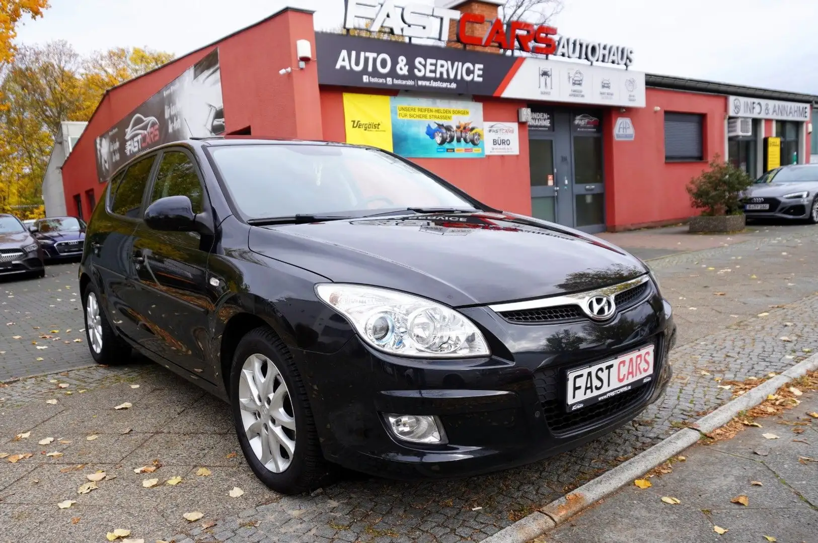 Hyundai i30 Premium Autm Schiebedach Leder Klima SHZ PDC Schwarz - 2