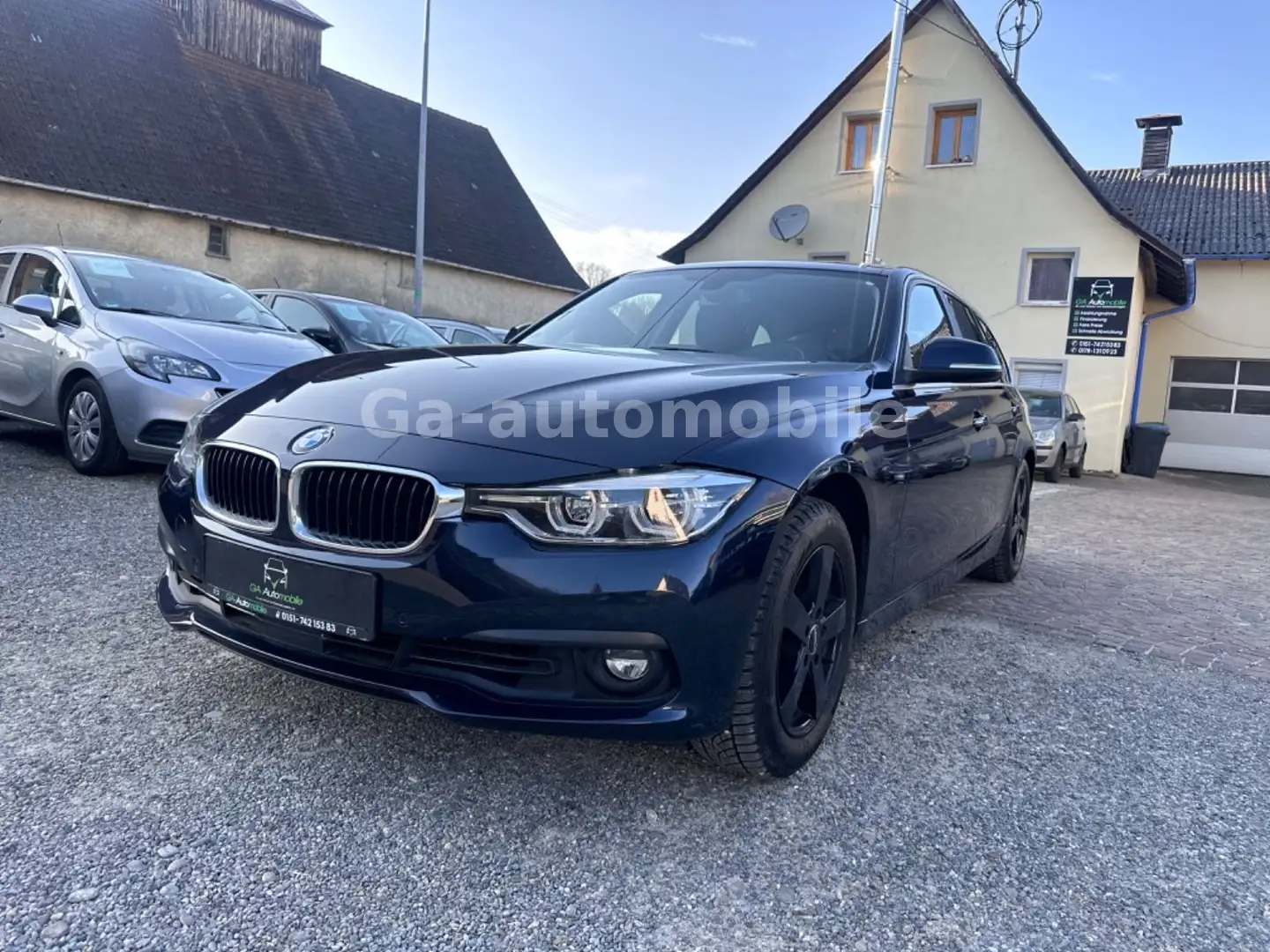 BMW 320 i Touring ** 1. Hand ** Lückl. Service ** Синій - 2