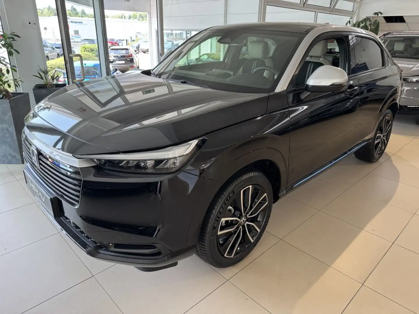 Honda HR-V e:HEV 1.5 i-MMD Hybrid Advance Style Plus (RV/RV) Чёрный - 2