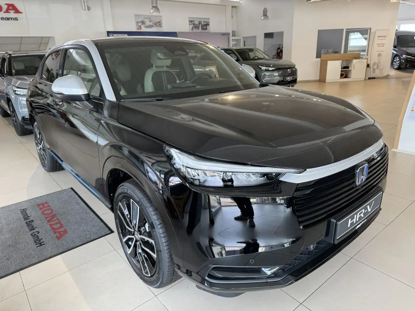 Honda HR-V e:HEV 1.5 i-MMD Hybrid Advance Style Plus (RV/RV) Чёрный - 1