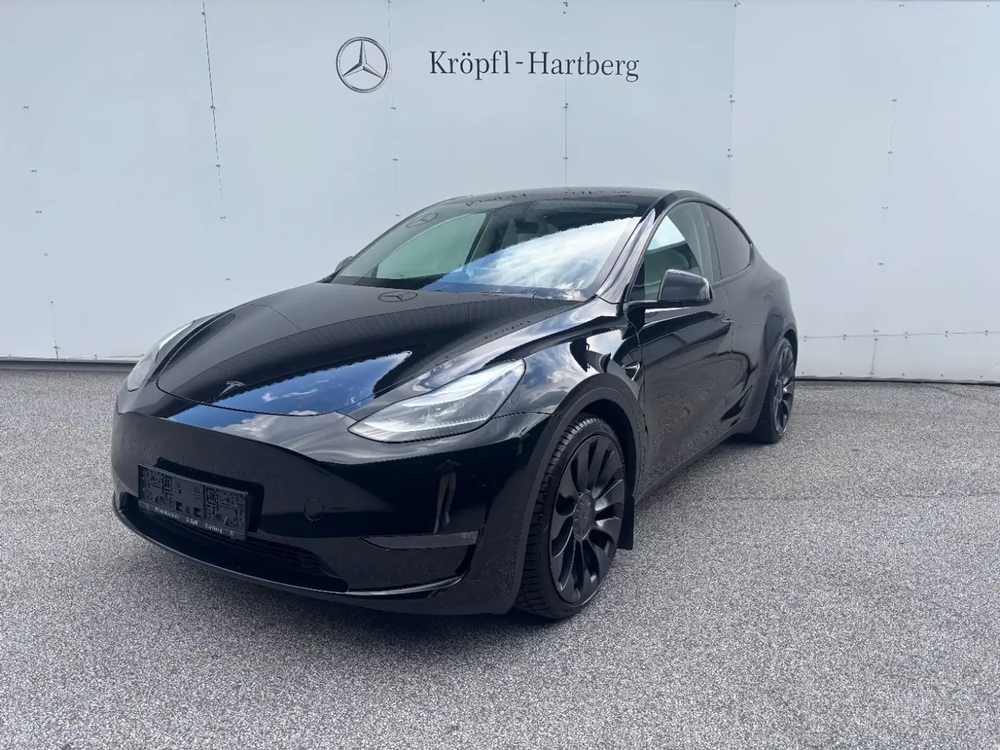 Tesla Model Y Long Range Schwarz - 2