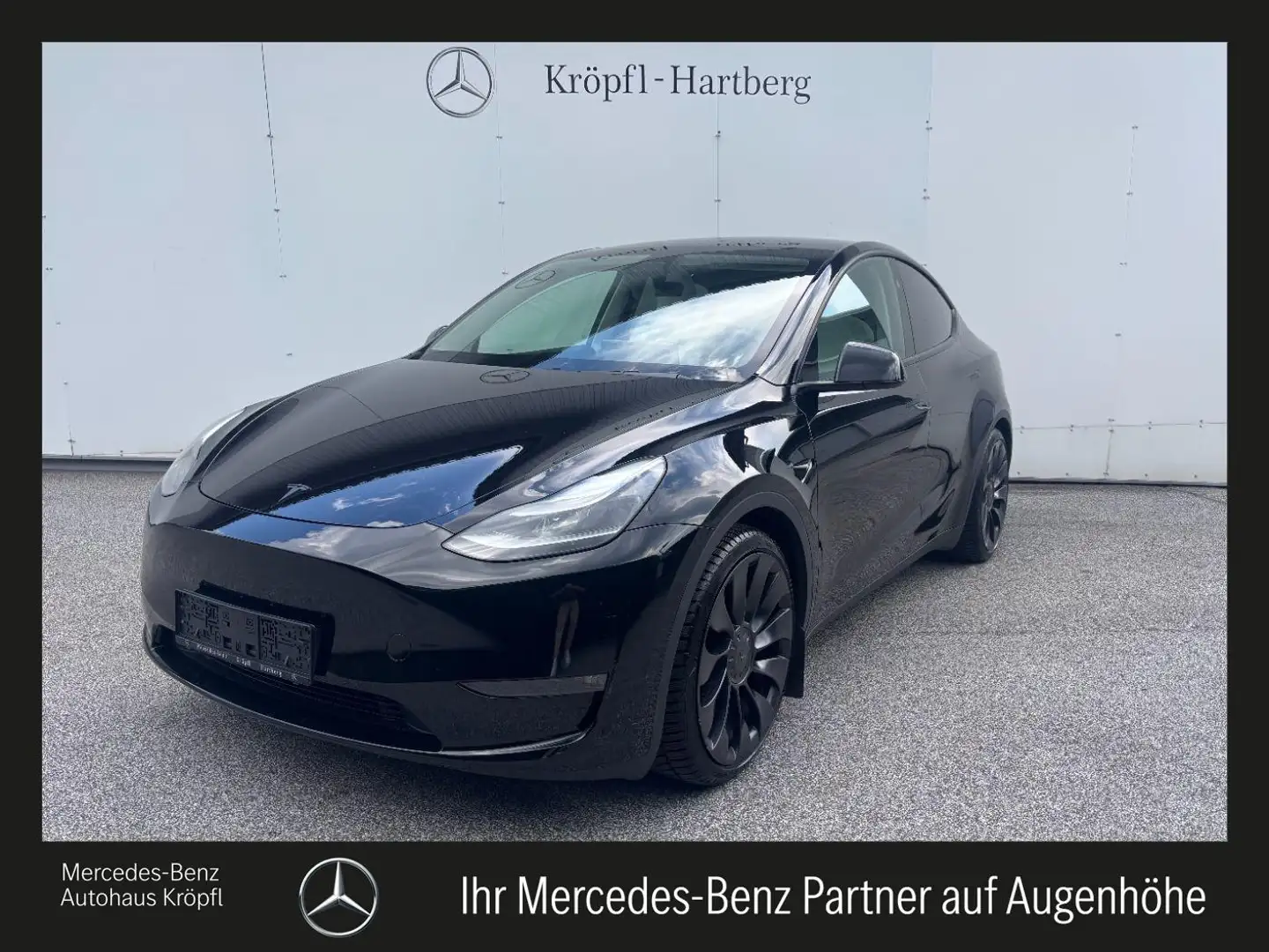 Tesla Model Y Long Range Schwarz - 1