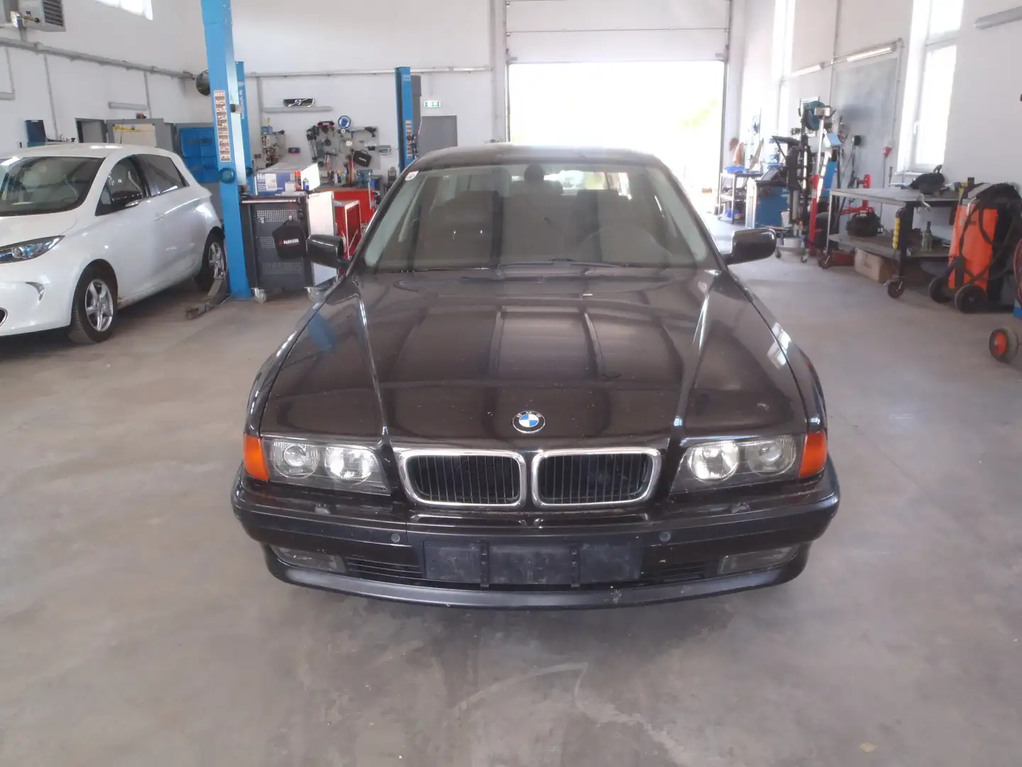 BMW 728 728i Aut. Schwarz - 1
