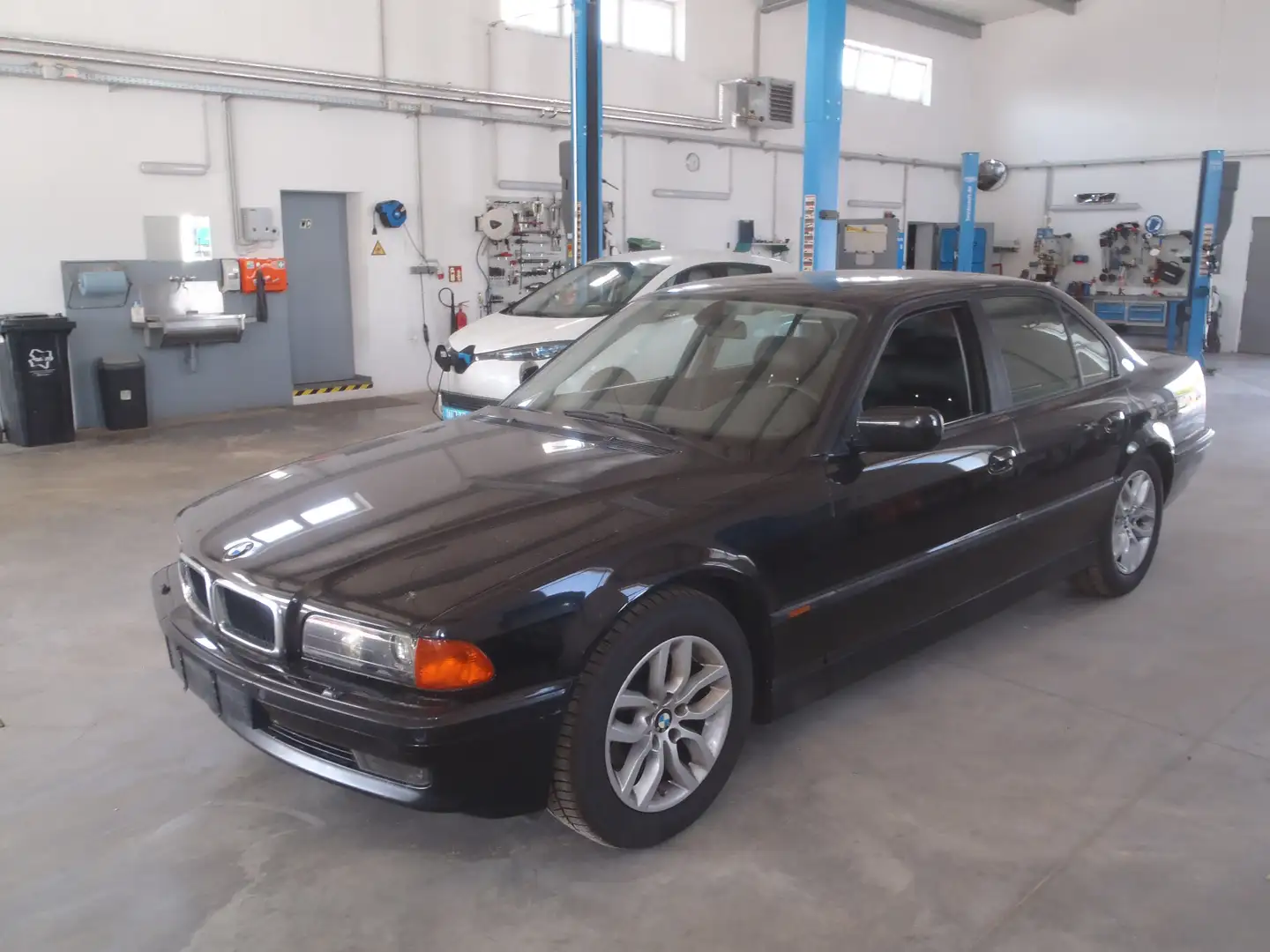 BMW 728 728i Aut. Schwarz - 2