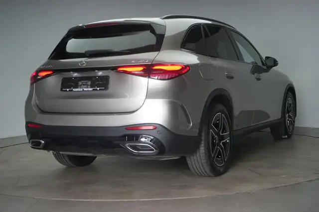 Mercedes-Benz GLC view 4