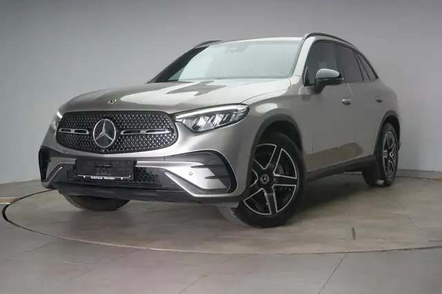 Mercedes-Benz GLC view 3