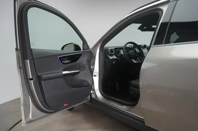 Mercedes-Benz GLC view 11