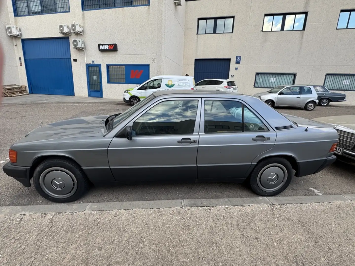 Mercedes-Benz 190 190E 2.0 Сірий - 2