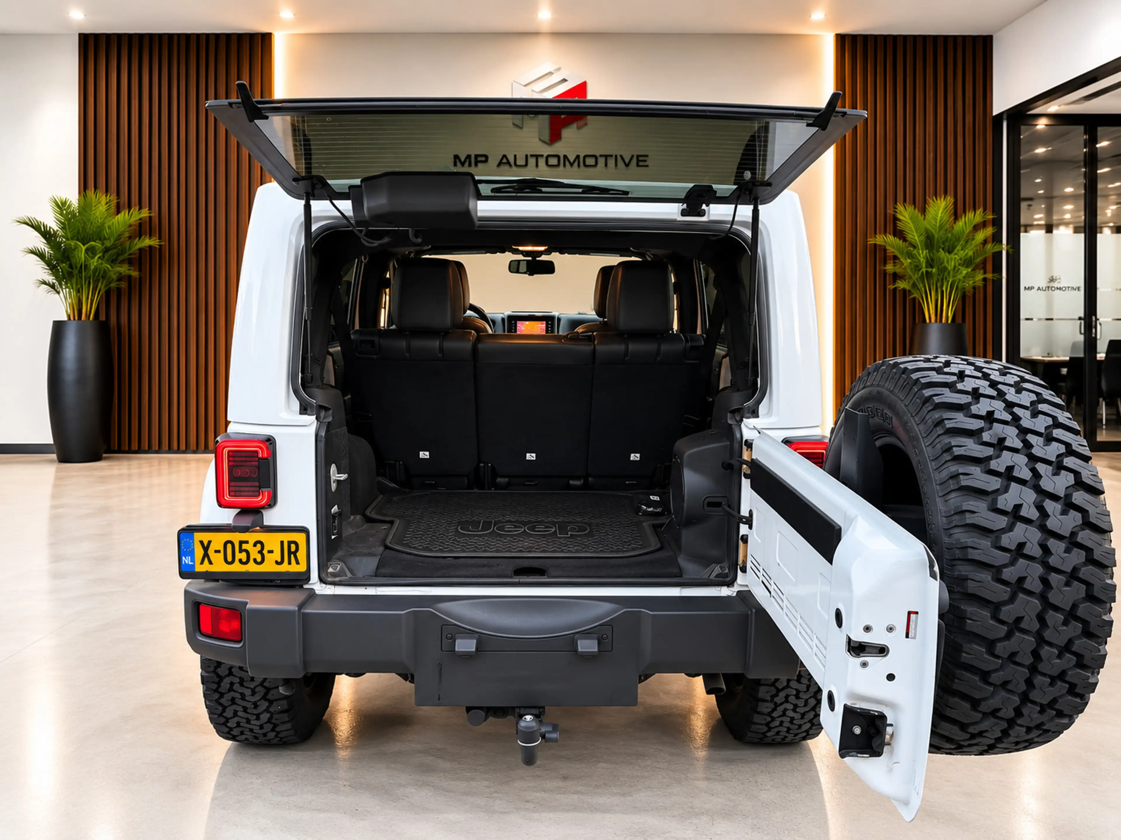 Jeep Wrangler Unlimited 3.6 Sahara|AUT|LEDER|TREKHAAK|HARDTOP|ST — photo 13