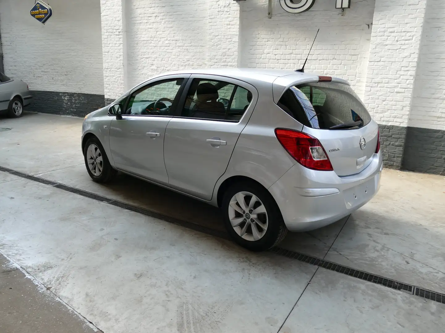 Opel Corsa 1.2i ecoFLEX Ultimate Edition, met 1 jaar garantie Zilver - 2