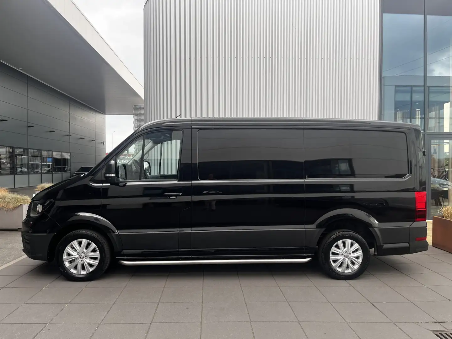 Volkswagen Crafter GP L3H2 2.0 TDI 140pk 3.5T FWD Trendline /Demonstr Zwart - 2