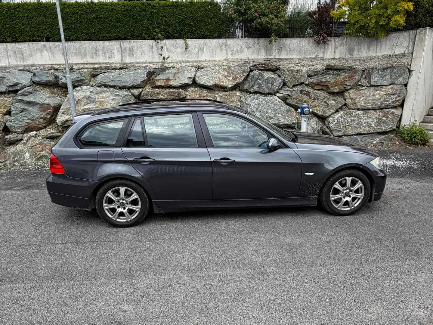 BMW 318 318i Touring Grau - 2