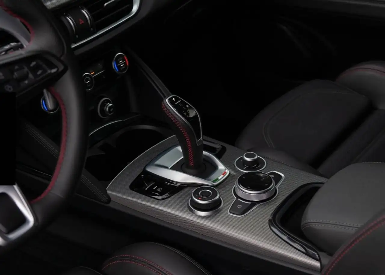 Alfa Romeo Stelvio 2023